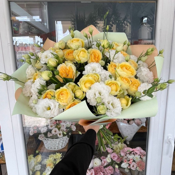 Букет из кустовых роз и эустом «Солнечное утро»  в Белогорске
