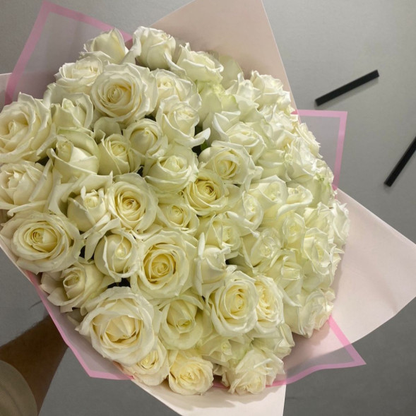 75 белых роз  в Белогорске