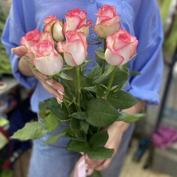 Букет 7 розовых роз в Белогорске