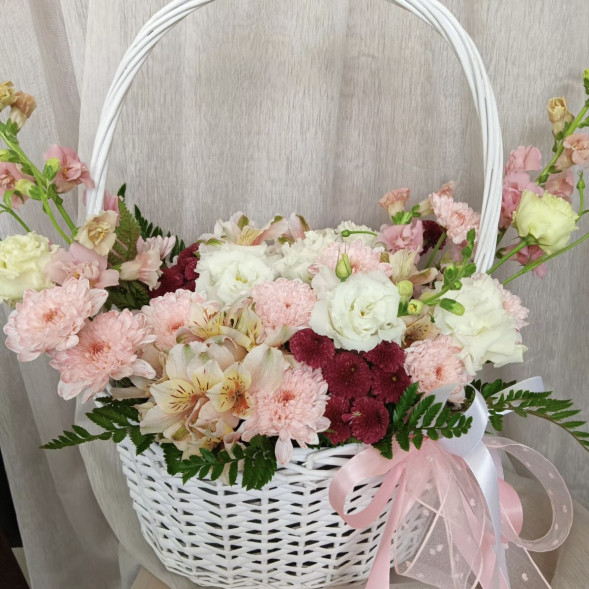 Композиция в корзине «Симпатичная лодочка» в Белогорске