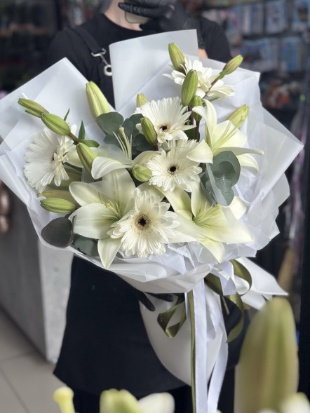 Букет с лилией и герберами в Белогорске