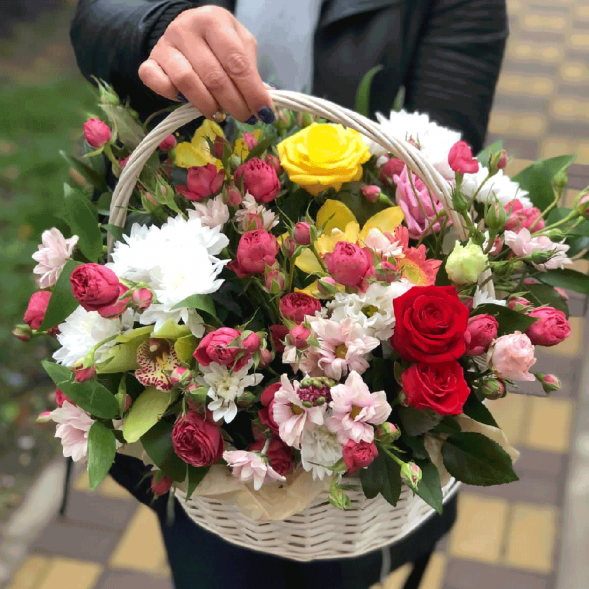 Композиция в корзине &quot;Искра счастья&quot; в Белогорске