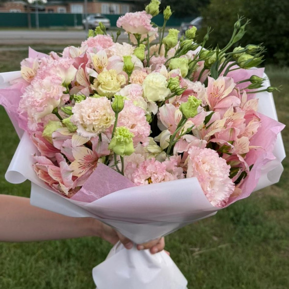 Букет из альстромерий и эустом Зефирное настроение в Белогорске